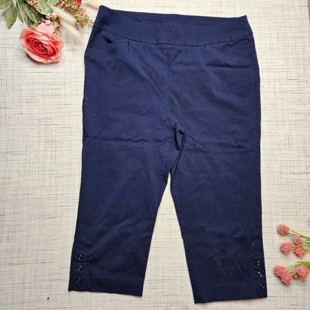 Chico's Perfect Stretch Navy Blue Capri Pants Button Detail Size 3 Large